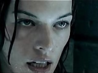 Milla Jovovich in Resident Evil in Apocalypse 2004