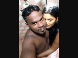 Indian couple enjoys steamy bathroom encounter