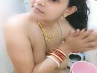 Khushbu Bhabhi's live solo video in the bathroom