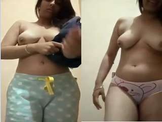 Indian pornstar flaunts her big boobs in exclusive video