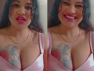 Indian model Soniya Maheshwari flaunts her huge boobs in a bikini
